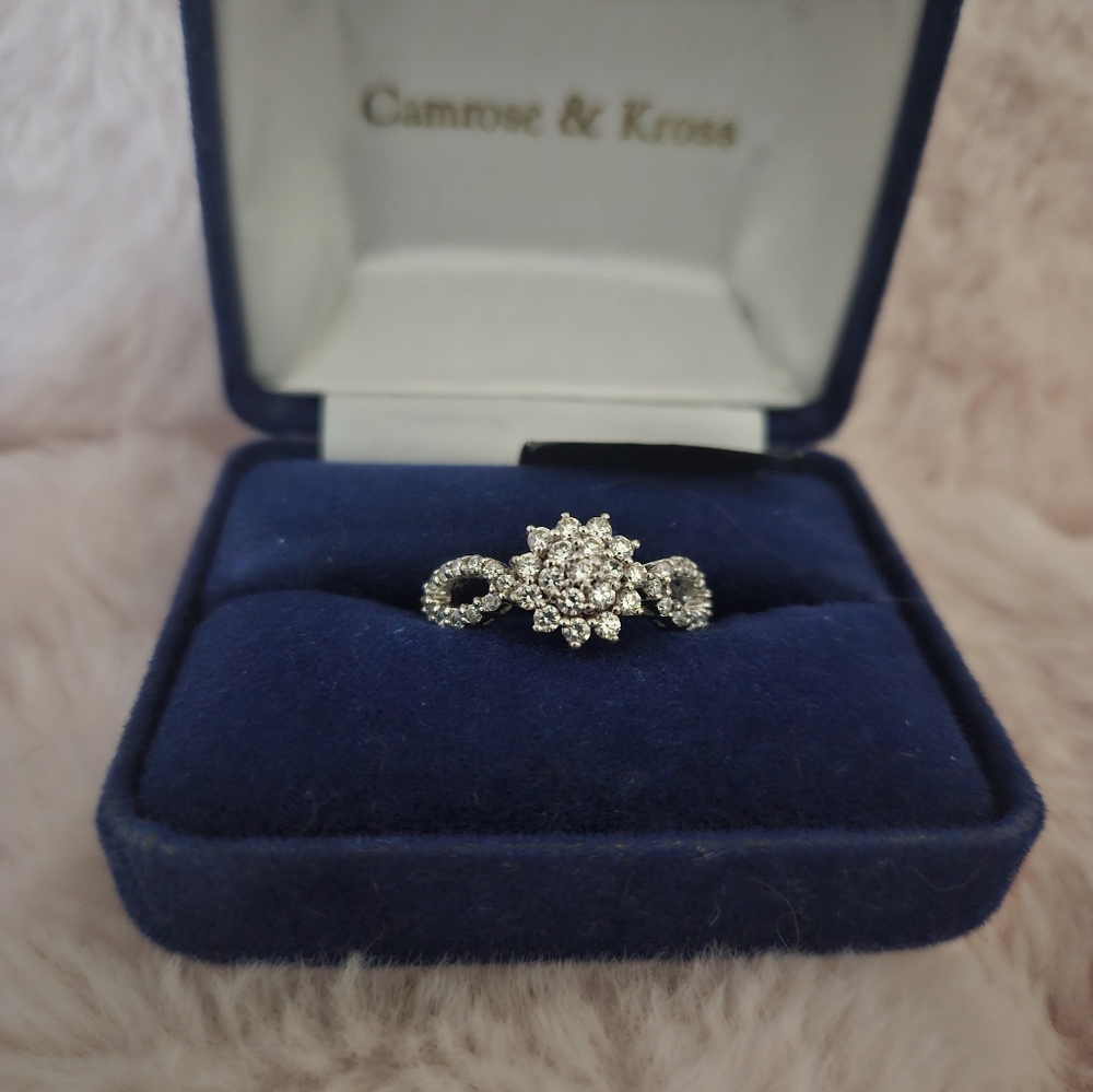 Camrose & Kross replica diamond Jaqueline Kenmedy ring